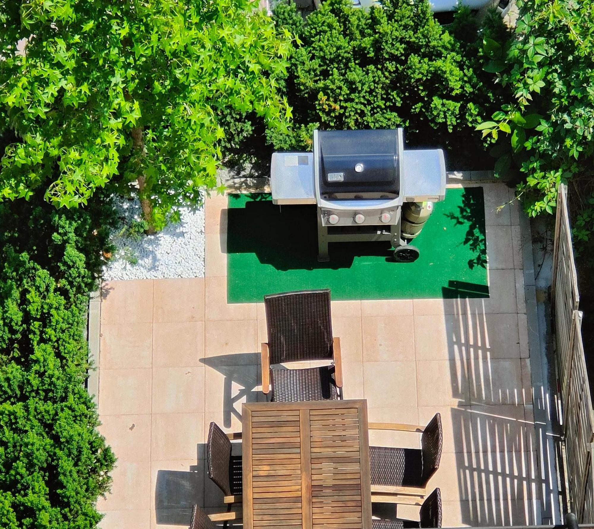 Eleonoras Ferienwohnung In Wuerzburg Stadt Mit Terrasse Im Erdgeschoss Inklusive Eigenen Parkplaetzen Vor Der Tuer Exterior foto